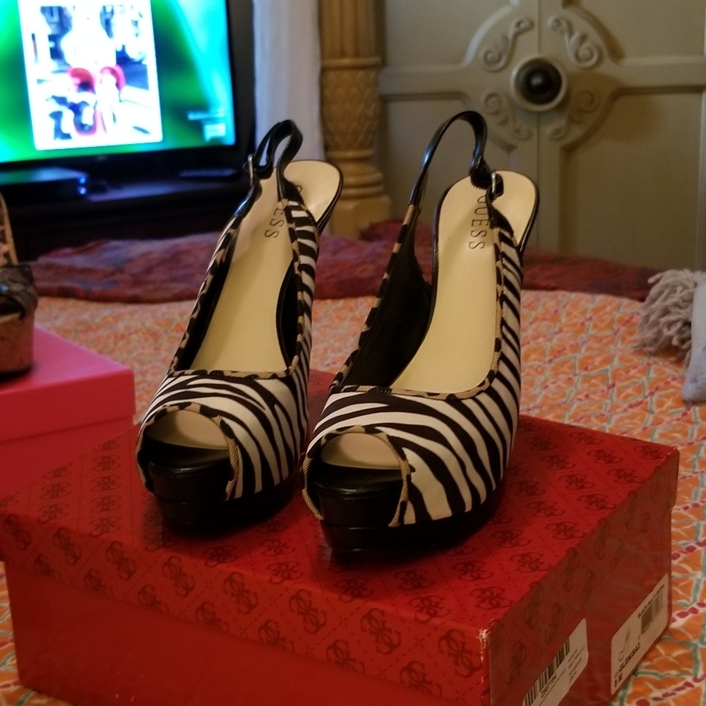 Shoes - Picture 2 of 3